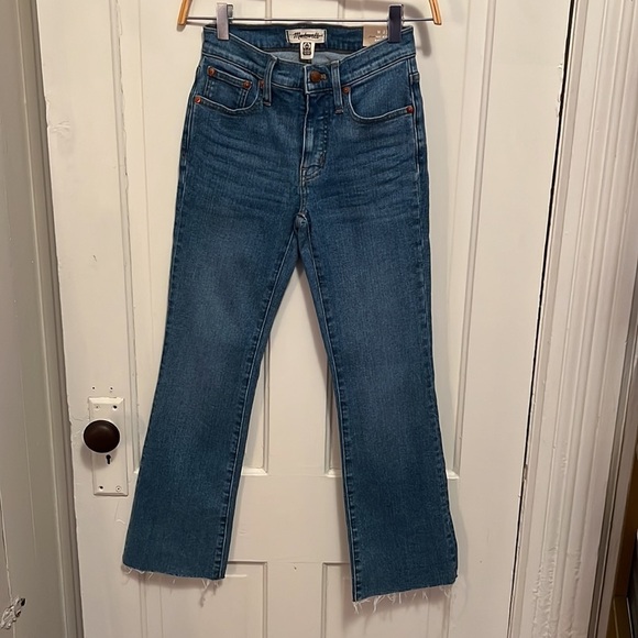 Madewell Kick Out Crop Jeans in Cherryville Wash - Picture 6 of 16